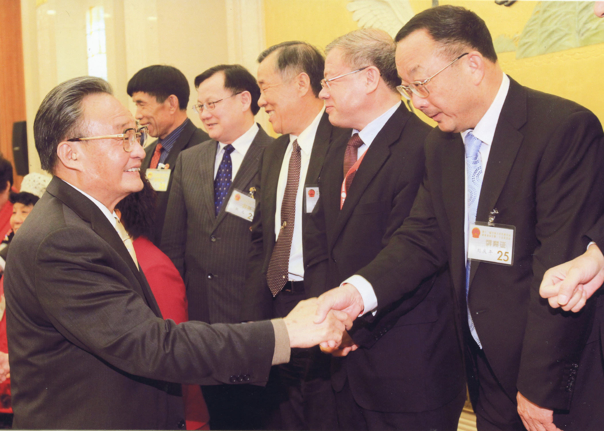 在十一屆全國人大常委會25次會議上，時任吳邦國委員長親切接見集團創始人劉慶年
